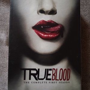 TRUE BLOOD THE COMPLETE FIRST SEASON 5 DVD SET